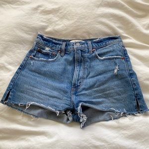 A & F Mom Short High Rise Size 25